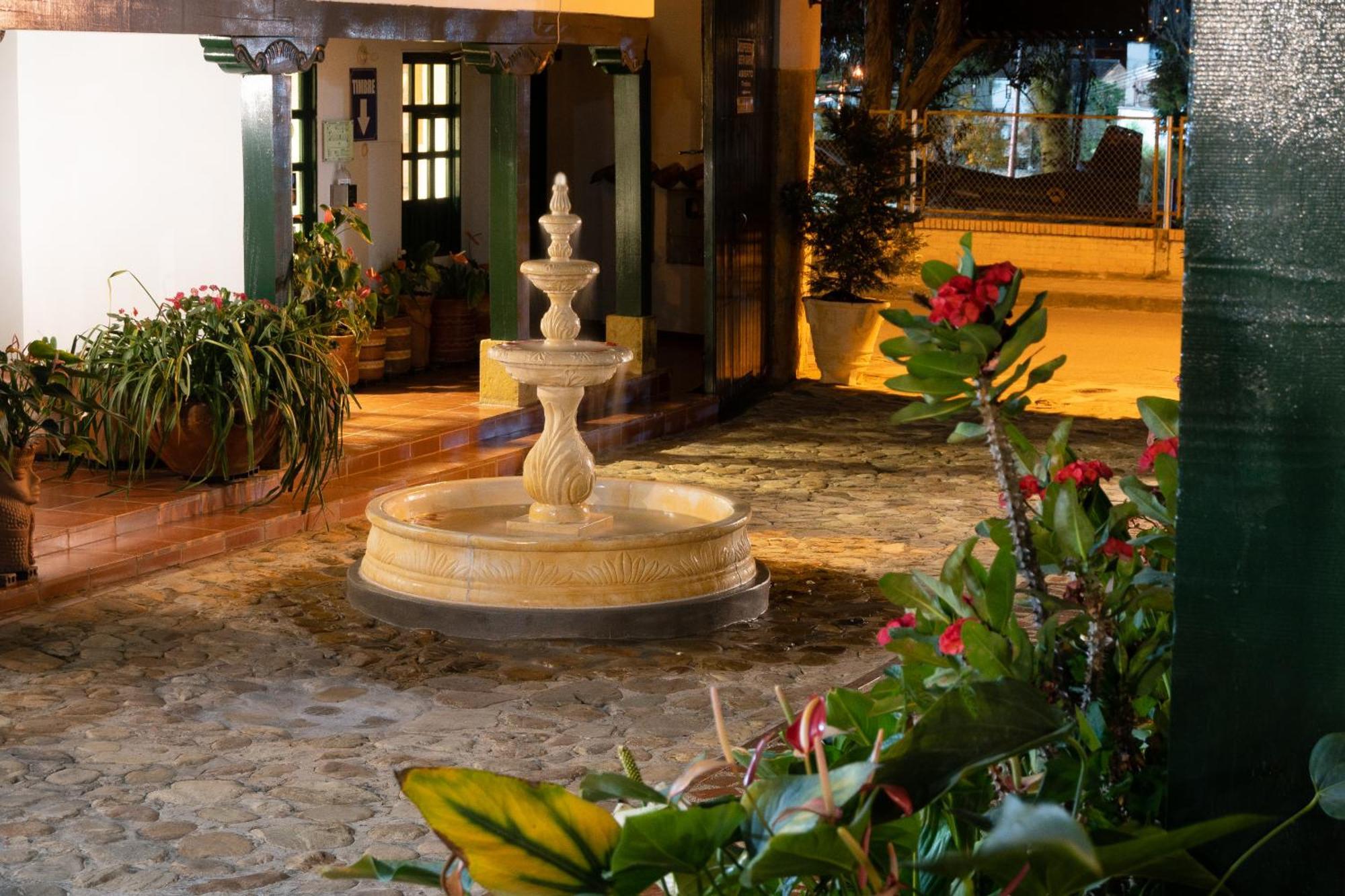 Hotel Beth Sarim บียาเดเลย์บา ภายนอก รูปภาพ
