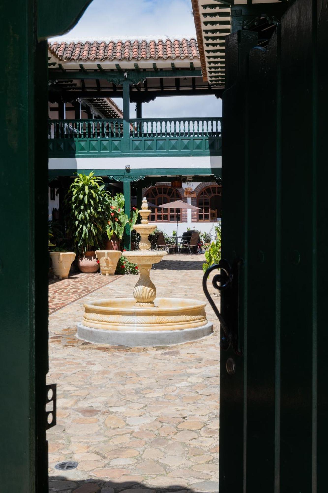 Hotel Beth Sarim บียาเดเลย์บา ภายนอก รูปภาพ